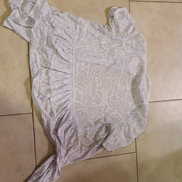 Women's shaw - Picture 3 of 3